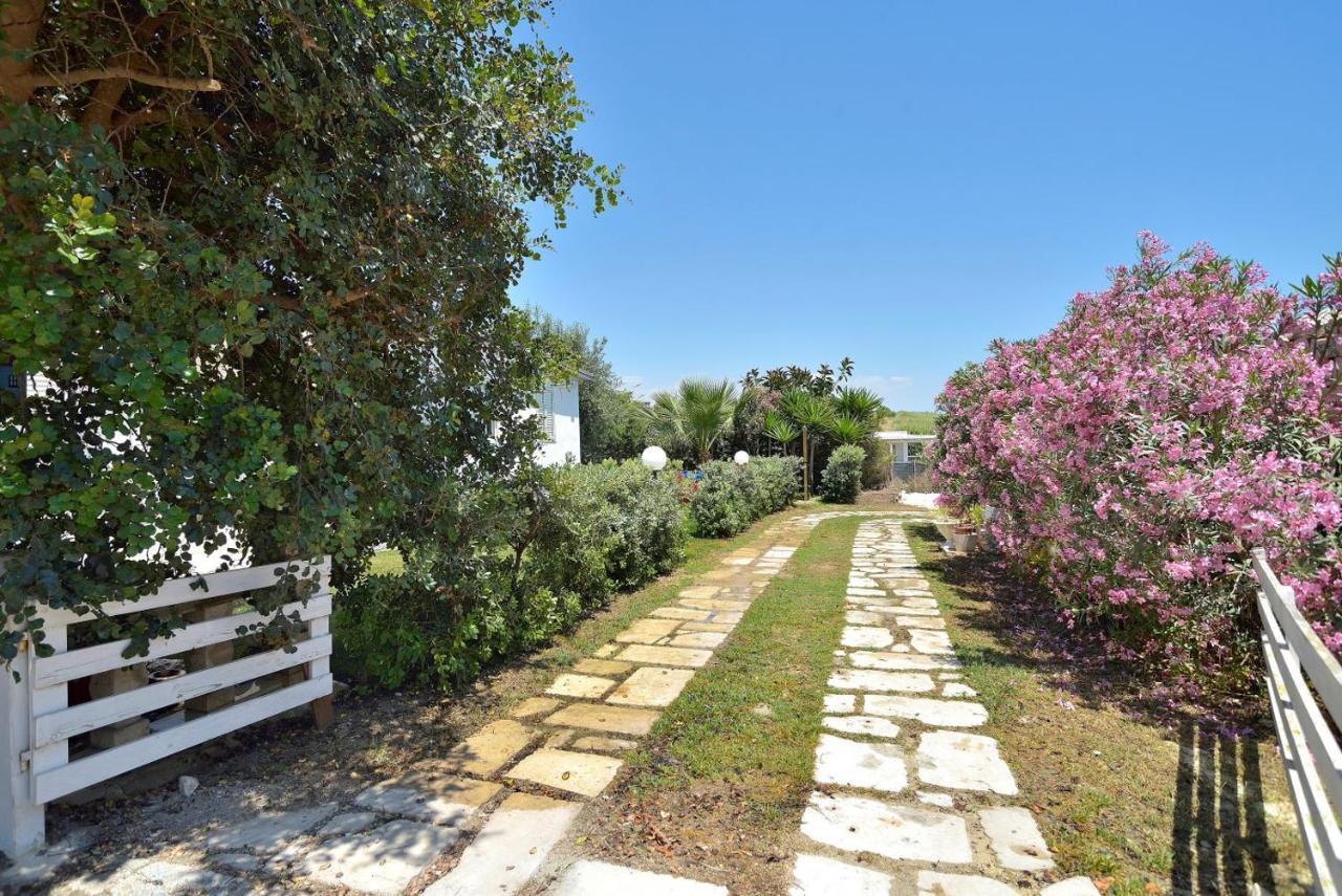 CASA SULLA SPIAGGIA con ACCESSO E SPIAGGIA PRIVATA Santa Maria Del Focallo Exterior foto