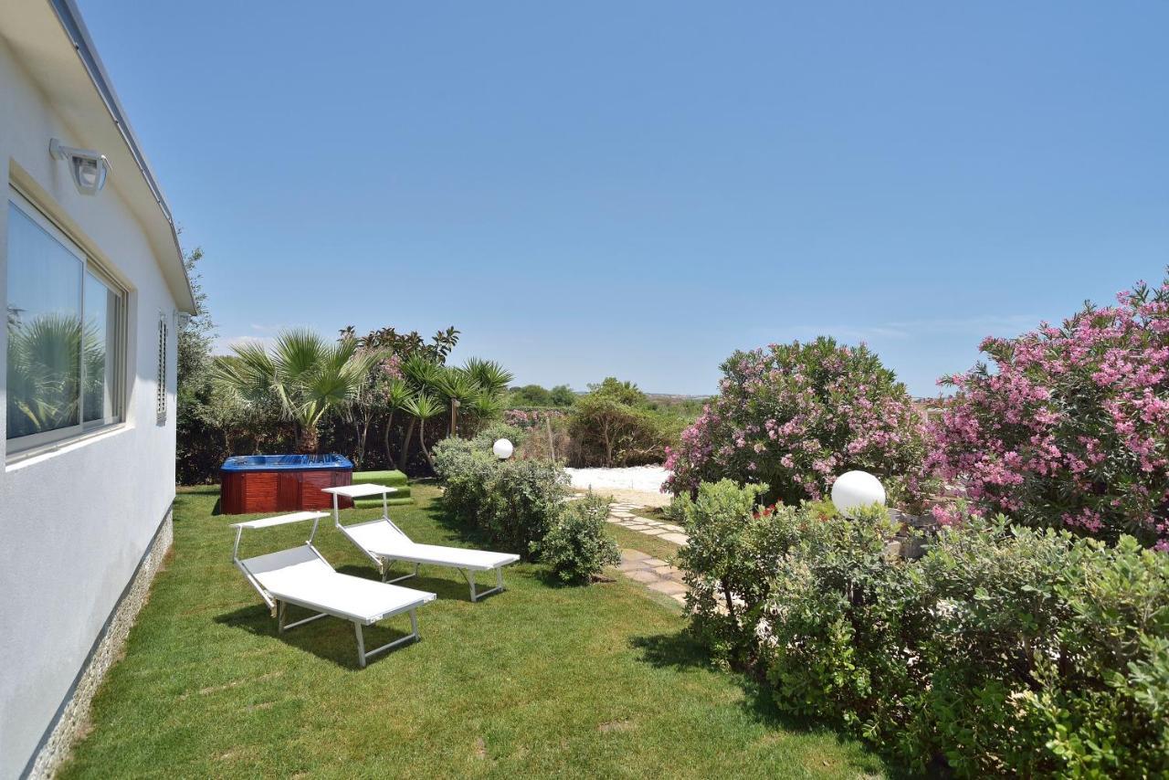 CASA SULLA SPIAGGIA con ACCESSO E SPIAGGIA PRIVATA Santa Maria Del Focallo Exterior foto