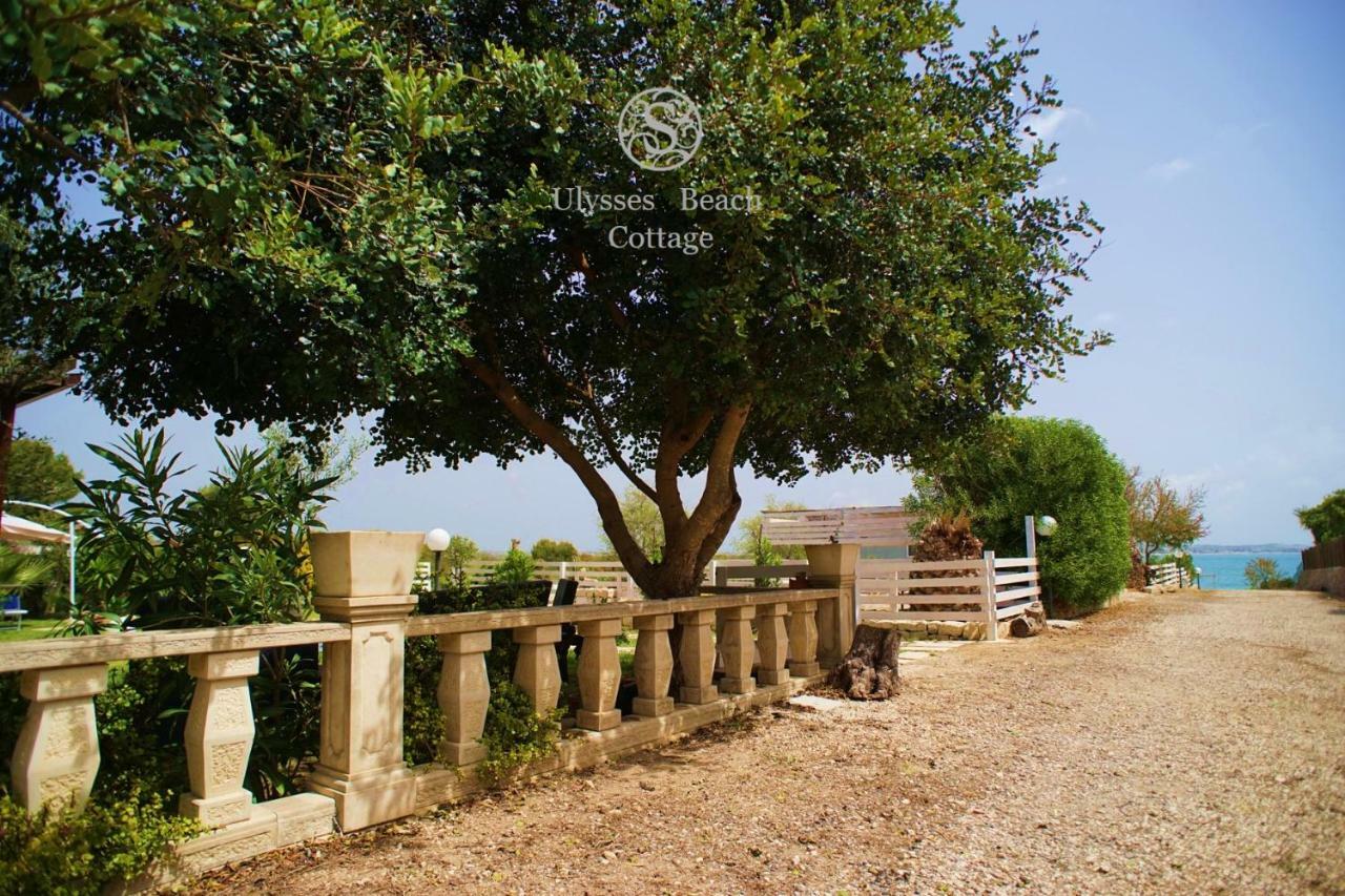CASA SULLA SPIAGGIA con ACCESSO E SPIAGGIA PRIVATA Santa Maria Del Focallo Exterior foto